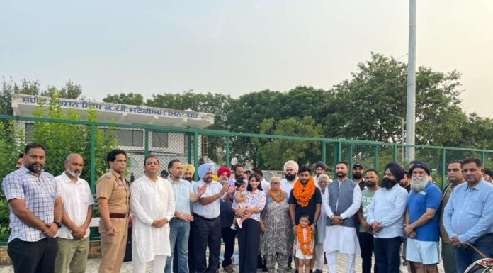 ਹਾਕੀ ਪੰਜਾਬ ਦੇ ਪ੍ਰਧਾਨ ਨਿਤਿਨ ਕੋਹਲੀ ਵੱਲੋਂ ਓਲੰਪੀਅਨ ਮਨਪ੍ਰੀਤ ਸਿੰਘ ਦਾ ਸ਼ਾਨਦਾਰ ਸਵਾਗਤ 413 ਮੈਚਾਂ ਦਾ ਵਿਸ਼ਵ ਰਿਕਾਰਡ ਬਣਾਉਣ ‘ਤੇ ਦਿੱਤੀ ਵਧਾਈ ਮਨਪ੍ਰੀਤ ਨੇ ਪੰਜਾਬ ਸਰਕਾਰ ਦੇ ਸਹਿਯੋਗ ਲਈ ਕੀਤਾ ਵਿਸ਼ੇਸ਼ ਧੰਨਵਾਦ