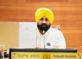 ਭਗਵੰਤ ਮਾਨ ਸਰਕਾਰ ਨੇ ਠੇਕੇ ‘ਤੇ ਕੰਮ ਕਰਨ ਵਾਲੇ ਸਫ਼ਾਈ ਸੇਵਕਾਂ ਅਤੇ ਸੀਵਰਮੈਨਾਂ ਦਾ ਮਹੀਨਾਵਾਰ ਮਿਹਨਤਾਨਾ ਵਧਾ ਕੇ 20,500 ਰੁਪਏ ਕੀਤਾ: ਹਰਜੋਤ ਸਿੰਘ ਬੈਂਸ