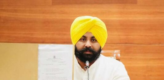 ਭਗਵੰਤ ਮਾਨ ਸਰਕਾਰ ਨੇ ਠੇਕੇ ‘ਤੇ ਕੰਮ ਕਰਨ ਵਾਲੇ ਸਫ਼ਾਈ ਸੇਵਕਾਂ ਅਤੇ ਸੀਵਰਮੈਨਾਂ ਦਾ ਮਹੀਨਾਵਾਰ ਮਿਹਨਤਾਨਾ ਵਧਾ ਕੇ 20,500 ਰੁਪਏ ਕੀਤਾ: ਹਰਜੋਤ ਸਿੰਘ ਬੈਂਸ