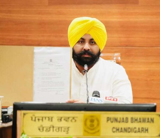 ਭਗਵੰਤ ਮਾਨ ਸਰਕਾਰ ਨੇ ਠੇਕੇ ‘ਤੇ ਕੰਮ ਕਰਨ ਵਾਲੇ ਸਫ਼ਾਈ ਸੇਵਕਾਂ ਅਤੇ ਸੀਵਰਮੈਨਾਂ ਦਾ ਮਹੀਨਾਵਾਰ ਮਿਹਨਤਾਨਾ ਵਧਾ ਕੇ 20,500 ਰੁਪਏ ਕੀਤਾ: ਹਰਜੋਤ ਸਿੰਘ ਬੈਂਸ