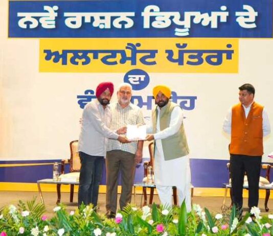 ਮੁੱਖ ਮੰਤਰੀ ਭਗਵੰਤ ਸਿੰਘ ਮਾਨ ਵੱਲੋਂ 2,800 ਨਵੇਂ ਰਾਸ਼ਨ ਡਿਪੂ ਹੋਲਡਰਾਂ ਨੂੰ ਲਾਇਸੈਂਸ ਸੌਂਪਣ ਨਾਲ ਹੁਣ ਪੂਰੇ ਪੰਜਾਬ ਵਿੱਚ ਘਰਾਂ ਦੇ ਨੇੜੇ ਮਿਲੇਗਾ ਰਾਸ਼ਨ