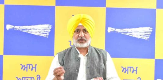 ਕਾਂਗਰਸ ਦਾ ਕਾਲਾ ਅਧਿਆਏ, ਭਾਜਪਾ ਸੱਚ ਨੂੰ ਦਬਾਉਣ ਵਿੱਚ ਕਰ ਰਹੀ ਮਦਦ, ਅਕਾਲੀ ਦਲ ਇਸ ਦਾ ਸਿਆਸੀਕਰਨ ਕਰ ਰਿਹਾ ਹੈ, ਤਿੰਨਾਂ ਨੇ ਜਸਵੰਤ ਸਿੰਘ ਖਾਲੜਾ ਅਤੇ ਪੰਜਾਬ ਨਾਲ ਧ੍ਰੋਹ ਕਮਾਇਆ: ਬਲਤੇਜ ਪੰਨੂ