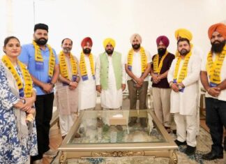 ਮੁਕੇਰੀਆਂ ਵਿੱਚ ਕਾਂਗਰਸ ਨੂੰ ਵੱਡਾ ਝਟਕਾ, ਕਈ ਸੀਨੀਅਰ ਆਗੂ ‘ਆਪ’ ਵਿੱਚ ਹੋਏ ਸ਼ਾਮਲ