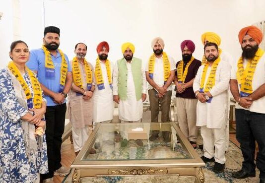 ਮੁਕੇਰੀਆਂ ਵਿੱਚ ਕਾਂਗਰਸ ਨੂੰ ਵੱਡਾ ਝਟਕਾ, ਕਈ ਸੀਨੀਅਰ ਆਗੂ ‘ਆਪ’ ਵਿੱਚ ਹੋਏ ਸ਼ਾਮਲ