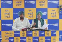 ਅੰਮ੍ਰਿਤਸਰ ‘ਚ ਕਾਂਗਰਸੀ ਵਰਕਰਾਂ ਨੇ ਮੁੱਖ ਮੰਤਰੀ ਤੀਰਥ ਯਾਤਰਾ ਬੱਸ ‘ਤੇ ਕੀਤਾ ਹਮਲਾ