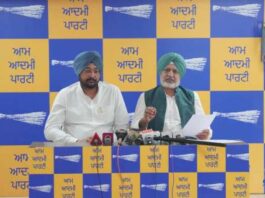 ਅੰਮ੍ਰਿਤਸਰ ‘ਚ ਕਾਂਗਰਸੀ ਵਰਕਰਾਂ ਨੇ ਮੁੱਖ ਮੰਤਰੀ ਤੀਰਥ ਯਾਤਰਾ ਬੱਸ ‘ਤੇ ਕੀਤਾ ਹਮਲਾ