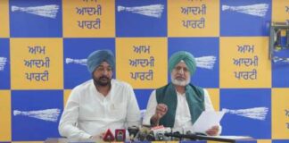 ਅੰਮ੍ਰਿਤਸਰ ‘ਚ ਕਾਂਗਰਸੀ ਵਰਕਰਾਂ ਨੇ ਮੁੱਖ ਮੰਤਰੀ ਤੀਰਥ ਯਾਤਰਾ ਬੱਸ ‘ਤੇ ਕੀਤਾ ਹਮਲਾ