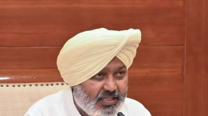 ਭਗਵੰਤ ਮਾਨ ਸਰਕਾਰ ਵੱਲੋਂ ਮੁੱਖ ਮੰਗਾਂ ਹੱਲ ਕੀਤੇ ਜਾਣ ਤੋਂ ਬਾਅਦ ਪੀ.ਐੱਸ.ਪੀ.ਸੀ.ਐੱਲ. ਯੂਨੀਅਨਾਂ ਅਤੇ ਆਮ ਆਦਮੀ ਕਲੀਨਿਕਾਂ ਦੇ ਅਮਲੇ ਨੇ ਹੜਤਾਲ ਵਾਪਸ ਲਈ, ਕੰਮ ਮੁੜ ਸ਼ੁਰੂ ਕੀਤਾ: ਹਰਪਾਲ ਸਿੰਘ ਚੀਮਾ