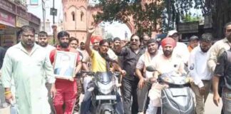 ਬਰਨਾਲਾ ਲਾਠੀਚਾਰਜ ਦੇ ਵਿਰੋਧ ‘ਚ ਅੰਮ੍ਰਿਤਸਰ ‘ਚ ਭੁੱਖ ਹੜਤਾਲ, ਵਾਲਮੀਕੀ ਸਮਾਜ ਨੇ ਸਰਕਾਰ ਨੂੰ ਦਿੱਤੀ ਚੇਤਾਵਨੀ