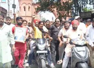ਬਰਨਾਲਾ ਲਾਠੀਚਾਰਜ ਦੇ ਵਿਰੋਧ ‘ਚ ਅੰਮ੍ਰਿਤਸਰ ‘ਚ ਭੁੱਖ ਹੜਤਾਲ, ਵਾਲਮੀਕੀ ਸਮਾਜ ਨੇ ਸਰਕਾਰ ਨੂੰ ਦਿੱਤੀ ਚੇਤਾਵਨੀ