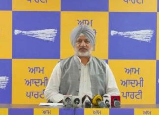 ਕਾਂਗਰਸ ਪੂਰੀ ਤਰ੍ਹਾਂ ਬਿਖਰ ਚੁੱਕੀ ਹੈ, ਰਾਜਾ ਵੜਿੰਗ ‘ਆਪ’ ਵਿਰੁੱਧ ਅਫਵਾਹਾਂ ਫੈਲਾਉਣ ਦੀ ਬਜਾਏ ਆਪਣਾ ਘਰ ਸੰਭਾਲਣ: ਬਲਤੇਜ ਪੰਨੂ