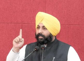 ਪੰਜਾਬ ਪੁਲਿਸ ਵੱਲੋਂ ਨਕਲ ਕਰਵਾਉਣ ਵਾਲੇ ਹਰਿਆਣਾ ਅਧਾਰਤ ਗਿਰੋਹ ਦਾ ਪਰਦਾਫਾਸ਼, ਅਸੀਂ ਕਿਸੇ ਨੂੰ ਸੂਬੇ ਦੀ ਸਿੱਖਿਆ ਪ੍ਰਣਾਲੀ ਨੂੰ ਬਦਨਾਮ ਨਹੀਂ ਕਰਨ ਦੇਵਾਂਗੇ: ਹਰਜੋਤ ਸਿੰਘ ਬੈਂਸ