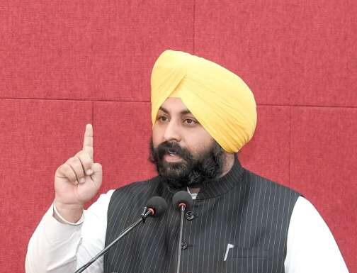 ਪੰਜਾਬ ਪੁਲਿਸ ਵੱਲੋਂ ਨਕਲ ਕਰਵਾਉਣ ਵਾਲੇ ਹਰਿਆਣਾ ਅਧਾਰਤ ਗਿਰੋਹ ਦਾ ਪਰਦਾਫਾਸ਼, ਅਸੀਂ ਕਿਸੇ ਨੂੰ ਸੂਬੇ ਦੀ ਸਿੱਖਿਆ ਪ੍ਰਣਾਲੀ ਨੂੰ ਬਦਨਾਮ ਨਹੀਂ ਕਰਨ ਦੇਵਾਂਗੇ: ਹਰਜੋਤ ਸਿੰਘ ਬੈਂਸ