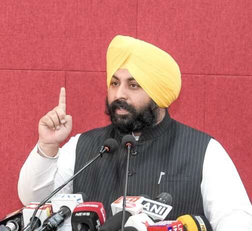ਪੰਜਾਬ ਪੁਲਿਸ ਵੱਲੋਂ ਨਕਲ ਕਰਵਾਉਣ ਵਾਲੇ ਹਰਿਆਣਾ ਅਧਾਰਤ ਗਿਰੋਹ ਦਾ ਪਰਦਾਫਾਸ਼, ਅਸੀਂ ਕਿਸੇ ਨੂੰ ਸੂਬੇ ਦੀ ਸਿੱਖਿਆ ਪ੍ਰਣਾਲੀ ਨੂੰ ਬਦਨਾਮ ਨਹੀਂ ਕਰਨ ਦੇਵਾਂਗੇ: ਹਰਜੋਤ ਸਿੰਘ ਬੈਂਸ
