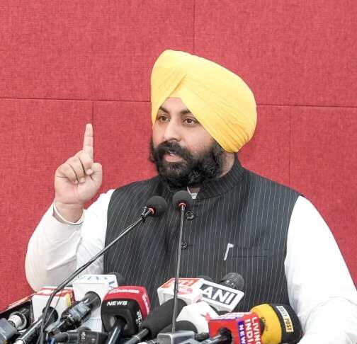 ਪੰਜਾਬ ਪੁਲਿਸ ਵੱਲੋਂ ਨਕਲ ਕਰਵਾਉਣ ਵਾਲੇ ਹਰਿਆਣਾ ਅਧਾਰਤ ਗਿਰੋਹ ਦਾ ਪਰਦਾਫਾਸ਼, ਅਸੀਂ ਕਿਸੇ ਨੂੰ ਸੂਬੇ ਦੀ ਸਿੱਖਿਆ ਪ੍ਰਣਾਲੀ ਨੂੰ ਬਦਨਾਮ ਨਹੀਂ ਕਰਨ ਦੇਵਾਂਗੇ: ਹਰਜੋਤ ਸਿੰਘ ਬੈਂਸ