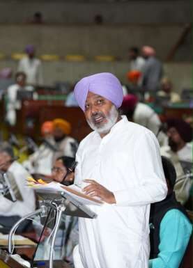 ਕੈਬਨਿਟ ਮੰਤਰੀ ਹਰਪਾਲ ਸਿੰਘ ਚੀਮਾ ਵੱਲੋਂ ਪੰਜਾਬ ਵਿਧਾਨ ਸਭਾ ਵਿੱਚ ਭਾਜਪਾ ਸਰਕਾਰ ਵੱਲੋਂ ਵਿਦਿਆਰਥੀਆਂ ਅਤੇ ਜਮਹੂਰੀ ਹੱਕਾਂ ‘ਤੇ ਕੀਤੇ ਜਾ ਰਹੇ ਹਮਲਿਆਂ ਵਿਰੁੱਧ ਮਤਾ ਪੇਸ਼