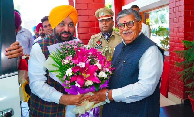 ਮੁੱਖ ਮੰਤਰੀ ਭਗਵੰਤ ਸਿੰਘ ਮਾਨ ਨੇ ਜਗਤਾਰ ਸਿੰਘ ਹਵਾਰਾ ਨੂੰ 10 ਦਿਨਾਂ ਦੀ ਪੈਰੋਲ ਦੇਣ ਲਈ ਰਾਜਪਾਲ ਨਾਲ ਮੁਲਾਕਾਤ ਕੀਤੀ