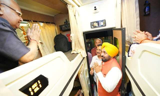 ਪੰਜਾਬ ਦੀ ਤੀਰਥ ਯਾਤਰਾ ਯੋਜਨਾ ਦਾ ਵਿਸਥਾਰ, 15 ਬੱਸਾਂ ਬਜ਼ੁਰਗਾਂ ਨੂੰ ਲੈ ਕੇ ਸ੍ਰੀ ਖਾਟੂ ਸ਼ਿਆਮ-ਸਾਲਾਸਰ ਬਾਲਾਜੀ, ਹਰਿਦੁਆਰ-ਰਿਸ਼ੀਕੇਸ਼ ਅਤੇ ਮਥੁਰਾ-ਵ੍ਰਿੰਦਾਵਨ ਦੇ ਦਰਸ਼ਨਾਂ ਲਈ ਰਵਾਨਾ ਹੋਈਆਂ