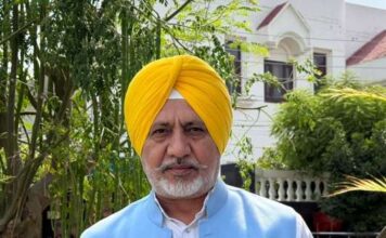 ਸੰਗਰੂਰ ਦੇ ਤੂਰ ਬੰਜਾਰਾ ‘ਚੋਂ ਭਾਜਪਾ ਆਗੂਆਂ ਨੂੰ ਭਜਾਇਆ, ਆਪ ਦੇ ਬਲਤੇਜ ਪੰਨੂ ਨੇ ਕਿਹਾ- ਧਰਮ ਅਤੇ ਜਾਤ ‘ਤੇ ਆਧਾਰਿਤ ਵੋਟ ਰਾਜਨੀਤੀ ਹੋਰ ਥਾਵਾਂ ‘ਤੇ ਚੱਲ ਸਕਦੀ ਹੈ, ਪੰਜਾਬ ‘ਚ ਨਹੀਂ