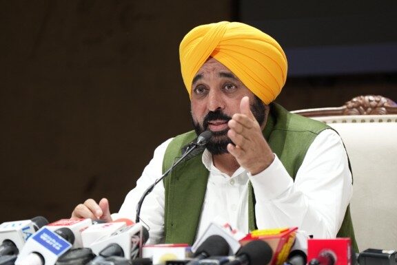ਕਿਸ਼ੋਰ ਅਵਸਥਾ ਦਾ ਮੂਡ ਸਵਿੰਗ ਜਾਂ ਕਿਸੇ ਵੱਡੇ ਖ਼ਤਰੇ ਦਾ ਸ਼ੁਰੂਆਤੀ ਸੰਕੇਤ? ਪੰਜਾਬ ਵੱਲੋਂ ਮਾਪਿਆਂ ਨੂੰ ਨਸ਼ੇ ਦੀ ਲਤ ਪੈਣ ਤੋਂ ਪਹਿਲਾਂ ਨਸ਼ੀਲੇ ਪਦਾਰਥਾਂ ਦੀ ਵਰਤੋਂ ਦੇ ਸੰਕੇਤ ਪਛਾਣਨ ਦੀ ਅਪੀਲ