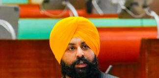 ਸਾਲ 2022 ਵਿੱਚ ਬਿਨਾਂ ਚਾਰਦੀਵਾਰੀ ਤੇ ਫ਼ਰਸ਼ ‘ਤੇ ਬੈਠ ਕੇ ਪੜ੍ਹਨ ਲਈ ਮਜ਼ਬੂਰ ਸਨ 4 ਲੱਖ ਵਿਦਿਆਰਥੀ ਪਰ ਅੱਜ ਦੇਸ਼ ਭਰ ‘ਚੋਂ ਸਕੂਲੀ ਸਿੱਖਿਆ ਵਿੱਚ ਮੋਹਰੀ ਬਣ ਕੇ ਉਭਰਿਆ ਪੰਜਾਬ: ਹਰਜੋਤ ਸਿੰਘ ਬੈਂਸ