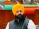 ਸਾਲ 2022 ਵਿੱਚ ਬਿਨਾਂ ਚਾਰਦੀਵਾਰੀ ਤੇ ਫ਼ਰਸ਼ ‘ਤੇ ਬੈਠ ਕੇ ਪੜ੍ਹਨ ਲਈ ਮਜ਼ਬੂਰ ਸਨ 4 ਲੱਖ ਵਿਦਿਆਰਥੀ ਪਰ ਅੱਜ ਦੇਸ਼ ਭਰ ‘ਚੋਂ ਸਕੂਲੀ ਸਿੱਖਿਆ ਵਿੱਚ ਮੋਹਰੀ ਬਣ ਕੇ ਉਭਰਿਆ ਪੰਜਾਬ: ਹਰਜੋਤ ਸਿੰਘ ਬੈਂਸ