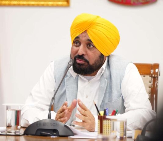 ‘ਯੁੱਧ ਨਸ਼ਿਆਂ ਵਿਰੁੱਧ’ ਤਹਿਤ, ਬਰਨਾਲਾ ਦੇ ਡੀਸੀ ਨੇ ਧਿਲਵਾਂ ਵਿੱਚ ਨਸ਼ਿਆਂ ਦੇ ਹੌਟਸਪੌਟ ਖ਼ਤਮ ਕਰਕੇ ਬੱਚਿਆਂ ਲਈ ਖੇਡ ਮੈਦਾਨ ਅਤੇ ਪਾਰਕ ਬਣਾਉਣ ਦੇ ਨਿਰਦੇਸ਼ ਦਿੱਤੇ