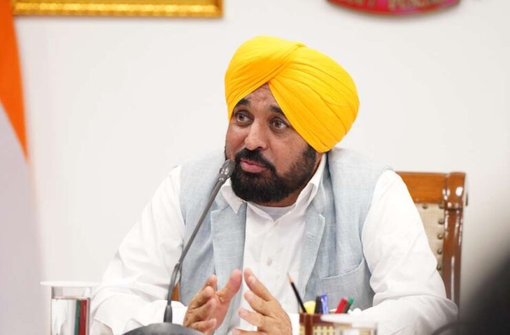 ‘ਯੁੱਧ ਨਸ਼ਿਆਂ ਵਿਰੁੱਧ’ ਤਹਿਤ, ਬਰਨਾਲਾ ਦੇ ਡੀਸੀ ਨੇ ਧਿਲਵਾਂ ਵਿੱਚ ਨਸ਼ਿਆਂ ਦੇ ਹੌਟਸਪੌਟ ਖ਼ਤਮ ਕਰਕੇ ਬੱਚਿਆਂ ਲਈ ਖੇਡ ਮੈਦਾਨ ਅਤੇ ਪਾਰਕ ਬਣਾਉਣ ਦੇ ਨਿਰਦੇਸ਼ ਦਿੱਤੇ