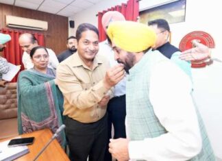 ਪੰਜਾਬ ਸਰਕਾਰ ਵੱਲੋਂ 8 ਲੱਖ ਮੁਲਾਜ਼ਮਾਂ ਅਤੇ ਪੈਨਸ਼ਨਰਾਂ ਨੂੰ ਤਿਉਹਾਰੀ ਸੀਜ਼ਨ ਦਾ ਤੋਹਫ਼ਾ; ਭਗਵੰਤ ਮਾਨ ਸਰਕਾਰ ਨੇ ਮਹਿੰਗਾਈ ਭੱਤਾ ਵਧਾ ਕੇ 50 ਫ਼ੀਸਦ ਕੀਤਾ