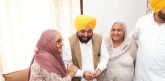 ਮੁੱਖ ਮੰਤਰੀ ਭਗਵੰਤ ਸਿੰਘ ਮਾਨ ਨੇ ਧੂਰੀ ਤੋਂ ਘਰ-ਘਰ ਚੋਣ ਮੁਹਿੰਮ ਦੀ ਕੀਤੀ ਸ਼ੁਰੂਆਤ, ‘ਮਾਨ ਦਾ ਮੁਨਾਫ਼ਾ’ ਨੂੰ ਬਣਾਇਆ ਮੁਹਿੰਮ ਦਾ ਕੇਂਦਰ