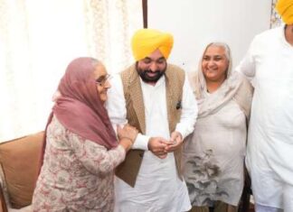 ਮੁੱਖ ਮੰਤਰੀ ਭਗਵੰਤ ਸਿੰਘ ਮਾਨ ਨੇ ਧੂਰੀ ਤੋਂ ਘਰ-ਘਰ ਚੋਣ ਮੁਹਿੰਮ ਦੀ ਕੀਤੀ ਸ਼ੁਰੂਆਤ, ‘ਮਾਨ ਦਾ ਮੁਨਾਫ਼ਾ’ ਨੂੰ ਬਣਾਇਆ ਮੁਹਿੰਮ ਦਾ ਕੇਂਦਰ