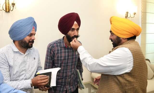 ਮੁੱਖ ਮੰਤਰੀ ਭਗਵੰਤ ਸਿੰਘ ਮਾਨ ਨਾਲ ਮੀਟਿੰਗ ਤੋਂ ਬਾਅਦ ਪਟਵਾਰ ਯੂਨੀਅਨ ਨੇ ਆਪਣੀ ਹੜਤਾਲ ਵਾਪਸ ਲਈ