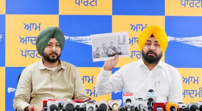 ਈਡੀ ਦੇ ਅਧਿਕਾਰੀਆਂ ਨੇ ਮੇਰੇ ਪਰਿਵਾਰ ‘ਤੇ ਦਬਾਅ ਪਾਇਆ ਕਿ ਉਹ ਮੈਨੂੰ ‘ਆਪ’ ਛੱਡ ਕੇ ਕਿਸੇ ਹੋਰ ਪਾਰਟੀ ਵਿੱਚ ਸ਼ਾਮਲ ਹੋਣ ਲਈ ਕਹਿਣ: ਹਰਦੀਪ ਸਿੰਘ ਮੁੰਡੀਆਂ
