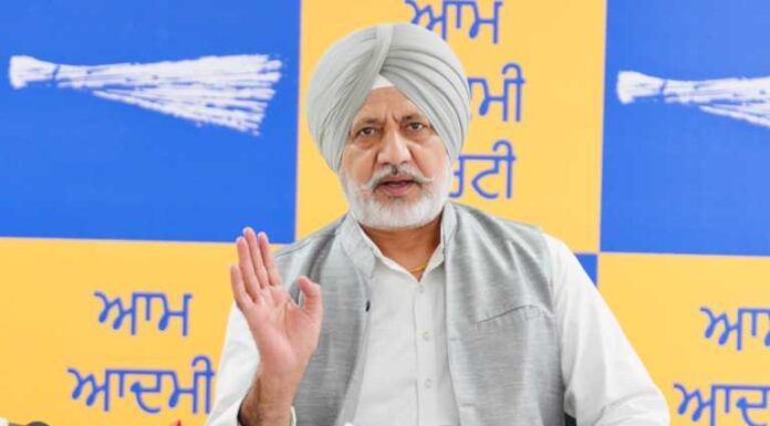 ਹਰਜਿੰਦਰ ਸਿੰਘ ਧਾਮੀ ਮਾਮਲੇ ਨੂੰ ਠੰਡਾ ਕਰਨ ਲਈ ਆਪਣੇ ਆਪ ਨੂੰ 15 ਦਿਨਾਂ ਦਾ ਸਮਾਂ ਦੇ ਰਹੇ ਹਨ, ਉਹ ਕੀ ਛੁਪਾਉਣ ਦੀ ਕੋਸ਼ਿਸ਼ ਕਰ ਰਹੇ ਹਨ? ਸਵਾਲ ਖ਼ਤਮ ਨਹੀਂ ਹੋਣਗੇ: ਬਲਤੇਜ ਪੰਨੂ