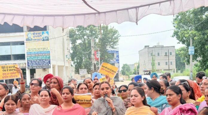 ਅਕਾਲੀ ਦਲ ਦੇ ਦਫ਼ਤਰ ਵਿੱਚ ਬਜ਼ੁਰਗ ਦਲਿਤ ਔਰਤ ਨਾਲ ਕੁੱਟਮਾਰ ਖ਼ਿਲਾਫ਼ ਆਪ ਮਹਿਲਾ ਵਿੰਗ ਵੱਲੋਂ ਸਮਰਾਲਾ ‘ਚ ਭਾਰੀ ਰੋਸ ਪ੍ਰਦਰਸ਼ਨ