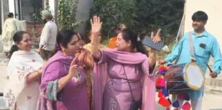 ਅੰਮ੍ਰਿਤਸਰ ਸਾਊਥ ਤੋਂ ਡਾ. ਇੰਦਰਬੀਰ ਸਿੰਘ ਨਿੱਝਰ ਨੂੰ ਮਿਲੀ AAP ਦੀ ਟਿਕਟ, ਸਮਰਥਕਾਂ ਨੇ ਢੋਲ-ਭੰਗੜੇ ਨਾਲ ਮਨਾਇਆ ਜਸ਼ਨ