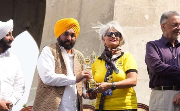 ਮੁੱਖ ਮੰਤਰੀ ਭਗਵੰਤ ਸਿੰਘ ਮਾਨ ਨੇ ‘ਯੁੱਧ ਨਸ਼ਿਆਂ ਵਿਰੁੱਧ’ ਮੁਹਿੰਮ ਨੂੰ ਫੈਸਲਾਕੁੰਨ ਪੜਾਅ ’ਤੇ ਲਿਜਾਂਦਿਆਂ ਬਾਈਕ ਰੈਲੀ ਨੂੰ ਝੰਡੀ ਦਿਖਾ ਕੇ ਰਵਾਨਾ ਕੀਤਾ