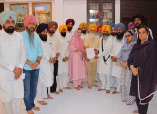 ਆਪ ਵਲੋਂ ਸ੍ਰੀ ਅਕਾਲ ਤਖ਼ਤ ਸਾਹਿਬ ਦੇ ਜਥੇਦਾਰ ਨਾਲ ਮੁਲਾਕਾਤ, ਗੁਰਦੁਆਰਾ ਸ੍ਰੀ ਬੰਗਲਾ ਸਾਹਿਬ ਵਿਖੇ ਪੁਲਿਸ ਦੇ ਦਾਖ਼ਲੇ ਨੂੰ ਲੈ ਕੇ ਅਮਿਤ ਸ਼ਾਹ ਵਿਰੁੱਧ ਸਖ਼ਤ ਕਾਰਵਾਈ ਦੀ ਕੀਤੀ ਮੰਗ