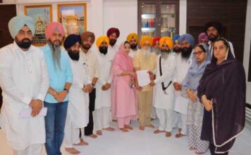 ਆਪ ਵਲੋਂ ਸ੍ਰੀ ਅਕਾਲ ਤਖ਼ਤ ਸਾਹਿਬ ਦੇ ਜਥੇਦਾਰ ਨਾਲ ਮੁਲਾਕਾਤ, ਗੁਰਦੁਆਰਾ ਸ੍ਰੀ ਬੰਗਲਾ ਸਾਹਿਬ ਵਿਖੇ ਪੁਲਿਸ ਦੇ ਦਾਖ਼ਲੇ ਨੂੰ ਲੈ ਕੇ ਅਮਿਤ ਸ਼ਾਹ ਵਿਰੁੱਧ ਸਖ਼ਤ ਕਾਰਵਾਈ ਦੀ ਕੀਤੀ ਮੰਗ
